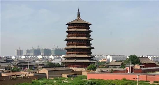 自东北方望应县木塔与寺院全景 （2011年）